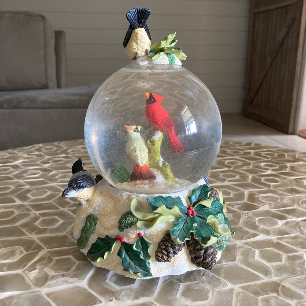SOLD! Lenox ‘Winter Greetings’ Music Box Snow Globe - Picture 8 of 8